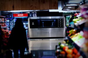 REWE West startet mit KI-Roboter: Autonome Essensversorgung in Supermärkten