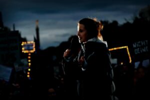 Luisa Neubauer kontert Merz: Mehr Sicherheit für Frauen, weniger Vorurteile gegen Migranten