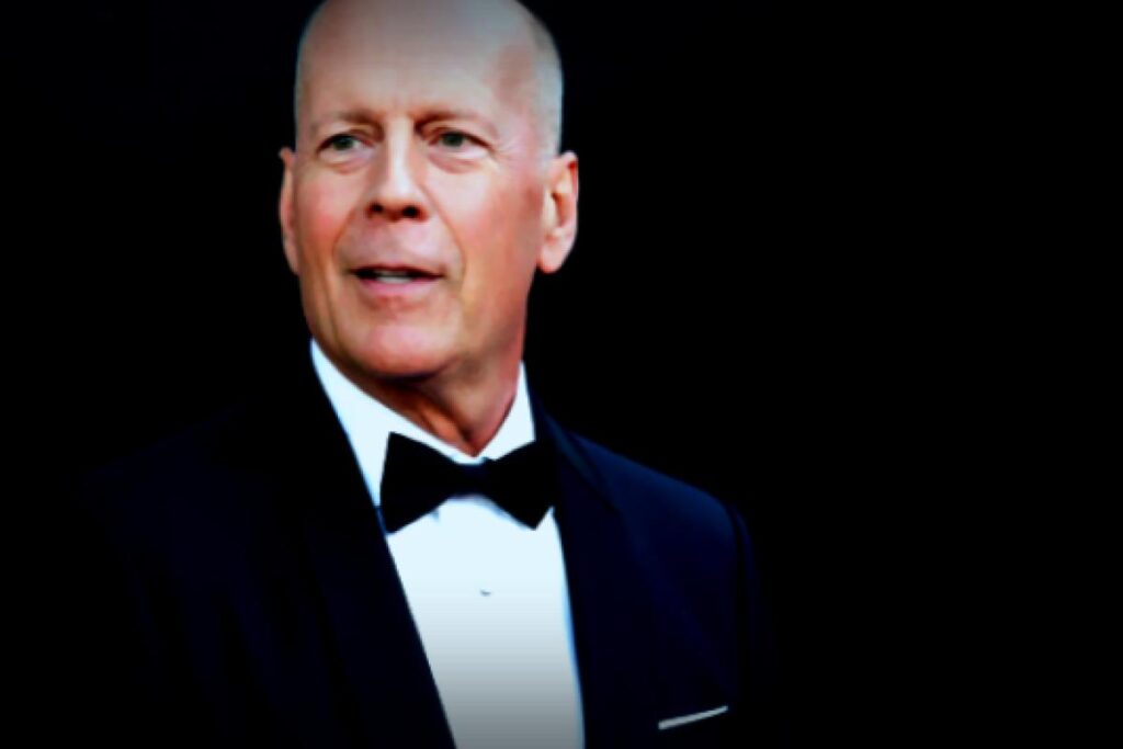 Bruce Willis: Das aktuelle Leben des Hollywood-Stars – Strandmoment eingefangen
