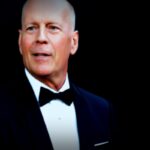 Bruce Willis: Das aktuelle Leben des Hollywood-Stars – Strandmoment eingefangen