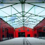 Transformieren statt abreißen: Alte Bahnhallen werden Zuhause für ein Hightech-Unternehmen