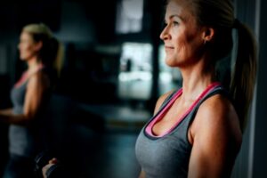 Bleib gesund und fit: 2 Übungen, die Frauen über 50 täglich machen sollten