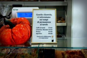 Neues Regelwerk im italienischen Café: Striktere Zeitlimits für Gäste