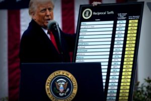 Donald Trump: „Verliert den Kontakt zur Realität“ – Wirtschaftsexperte zerlegt Zoll-Sager