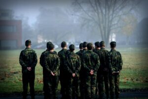Einigung zum Wehrdienst: Musterung für alle 18-Jährigen – Frauen sind eingeschlossen