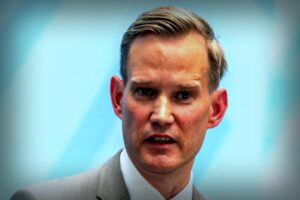 Hendrik Streeck hinterfragt hohe Medikamentenpreise für Senioren