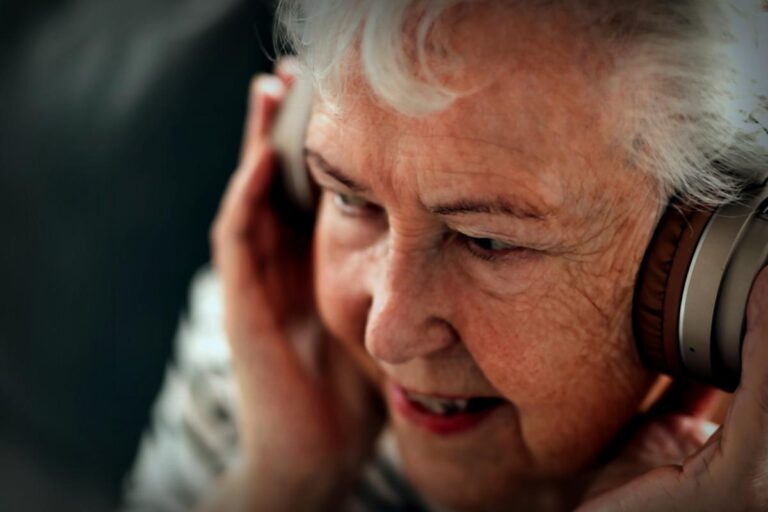 Hobby mit hohem Nutzen: Wie Musik hören das Alzheimer-Risiko um 40 Prozent senken kann
