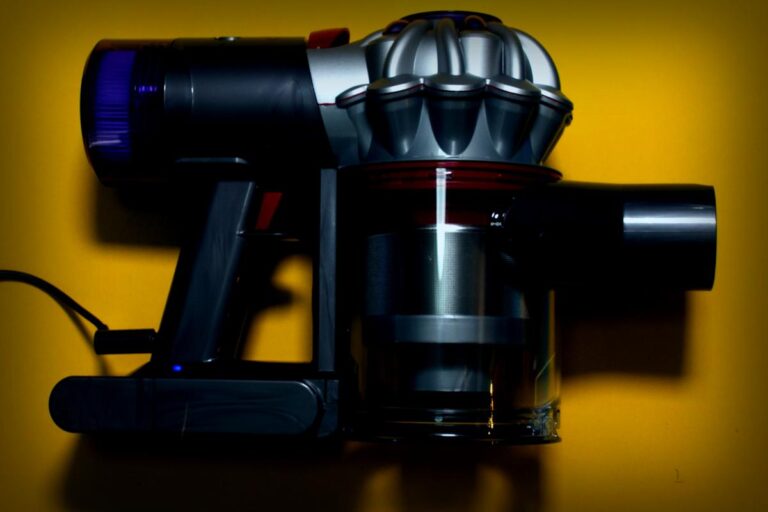 Dyson V8 Advanced im Praxistest: Solider Akkusauger unter 300 Euro