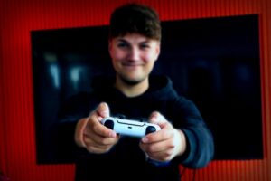 Überraschung für Gamer: Fünf kostenlose PS Plus Spiele im Dezember