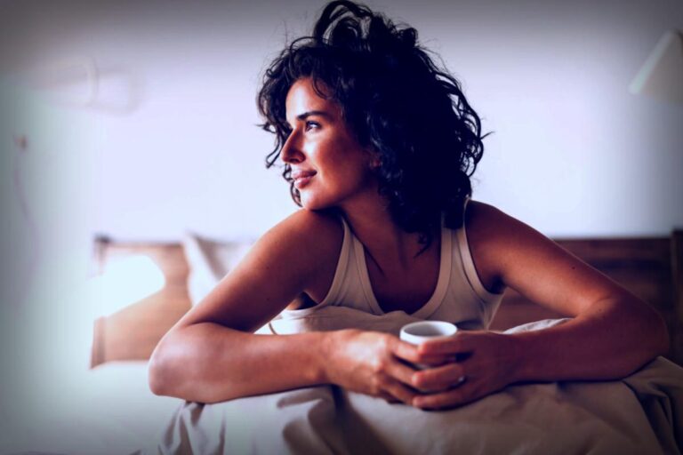 Sechs Gedanken, die Menschen verstehen, die Zeit allein mögen – laut Psychologen