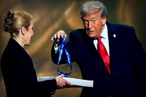 Weltmeisterschaftsauslosung: #### The Show von FIFA und Trump hinterlässt misstrauische Reaktionen