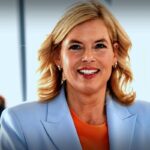 Schöne Momente auf dem Weihnachtsmarkt: Julia Klöckner zeigt sich von ihrer besten Seite