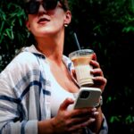 Kleine Freuden: Warum Gen Z trotz finanzieller Engpässe weiterhin genießt