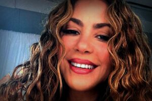 Shakira begeistert mit träumerischem Look auf ihrer 48-Stunden-Performance