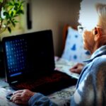 Die 84-jährige Jane Way: Von ihrem Rollstuhl aus für Waisenkinder in Südafrika aktiv