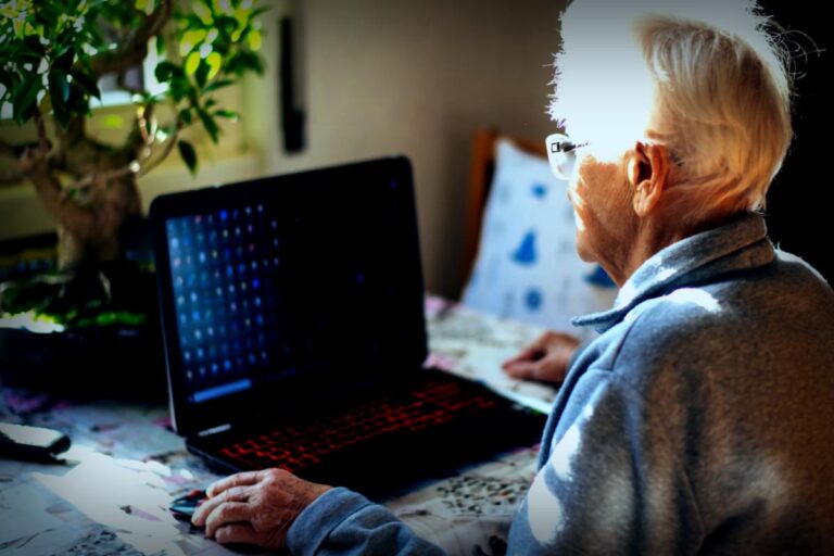 Die 84-jährige Jane Way: Von ihrem Rollstuhl aus für Waisenkinder in Südafrika aktiv