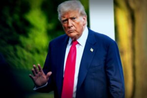 Trumps Lob für den mutigen Mann aus Sydney, der einen Angreifer entwaffnete