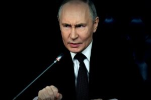 Dramatische Erklärungen aus Moskau: Putin trifft harte Worte für Europa – Lawrow äußert bizarre Gene-Theorien