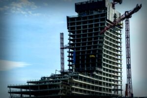 Elbtower: Überraschende Beteiligung des Drogeriekönigs