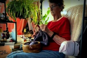 Ein 81-jähriges Wunder: Oma lebt in einem Wohnmobil im Garten ihrer Tochter