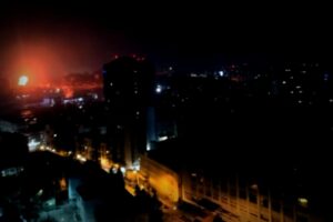 Erneute Angriffe auf Kiew: Fünf Verletzte und Schäden an Infrastruktur