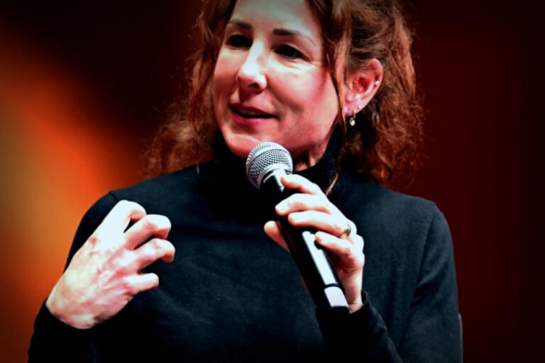 Juli Zeh kritisiert die Versuche, die AfD mit einer politikfreien Mauer einzuschränken