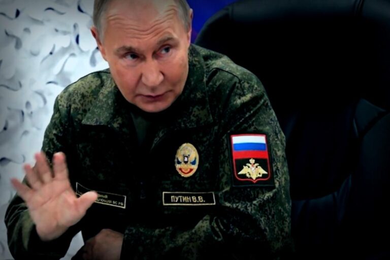 Putin in Uniform: Neue Behauptungen vor Selenskyjs wichtigem Treffen mit Trump