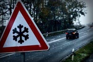 Sachsen und Hessen: Unfälle durch Glatteis sorgen für Chaos auf den Straßen