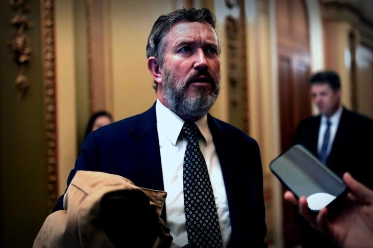 Die Kampfansage von Thomas Massie: Wie er Donald Trump benutzt, um die Epstein-Akten zu veröffentlichen