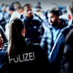 Unruhen nach Einbruch in Gelsenkirchener Sparkasse – Polizei räumt Bankvorraum