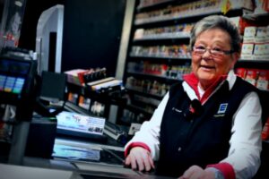 Die hitzige Debatte über das Vorlassen an Supermarkt-Kassen